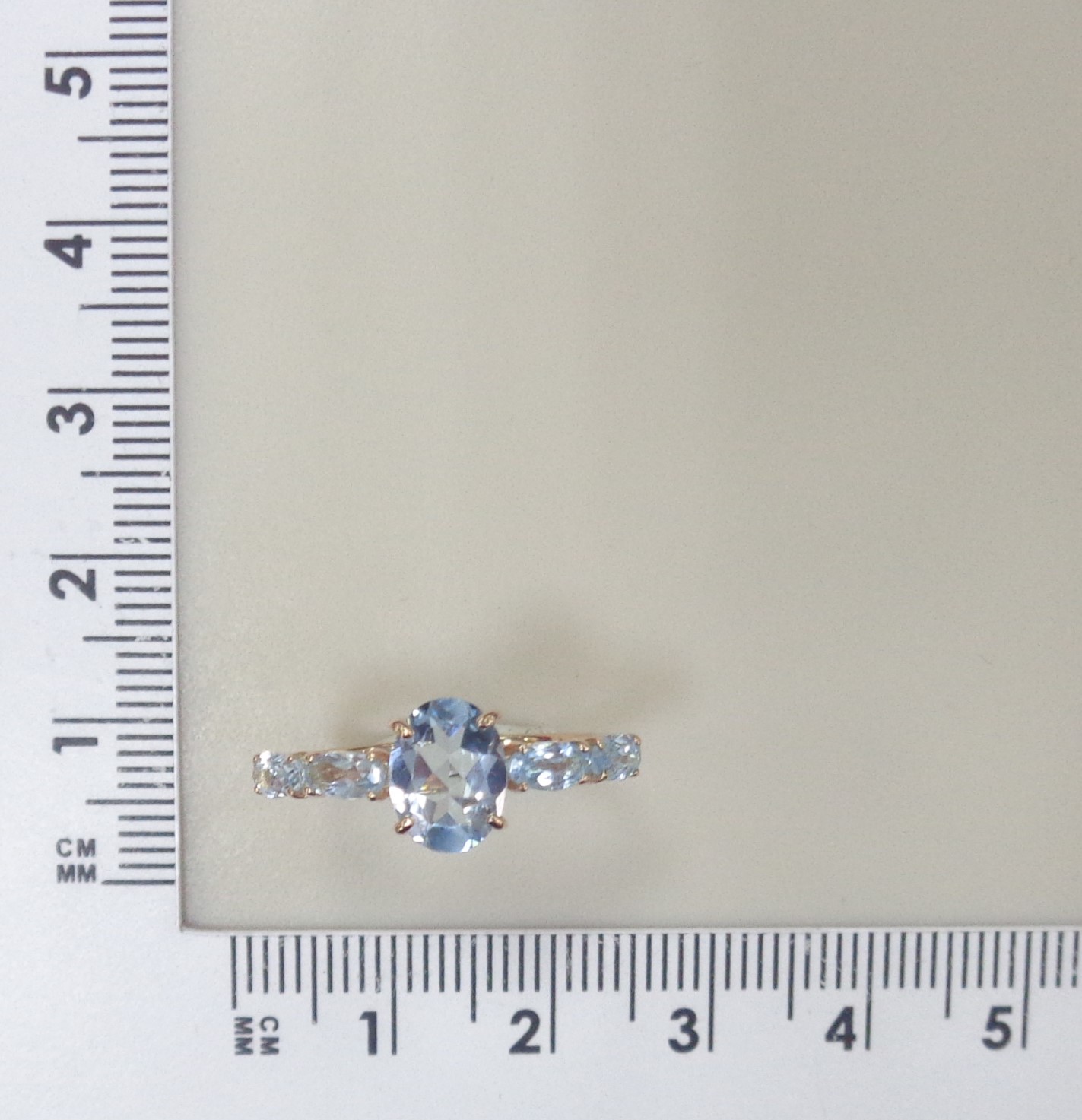 Серебряное кольцо с топазами